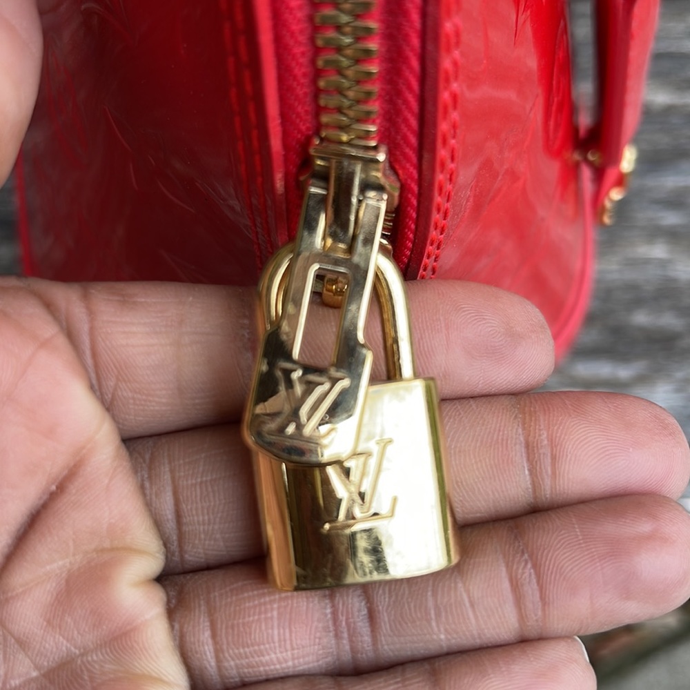 Authentic Louis Vuitton Alma Vernis bag - Picture 2 of 10